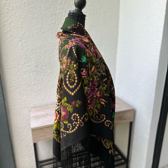 Vintage Pavlovo Posad Wool Shawl with Silk Fringe - Bright Floral Design - Picture 16 of 16